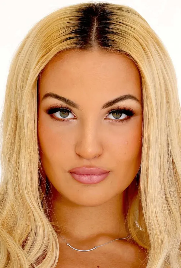 Mila Monet's photo 6