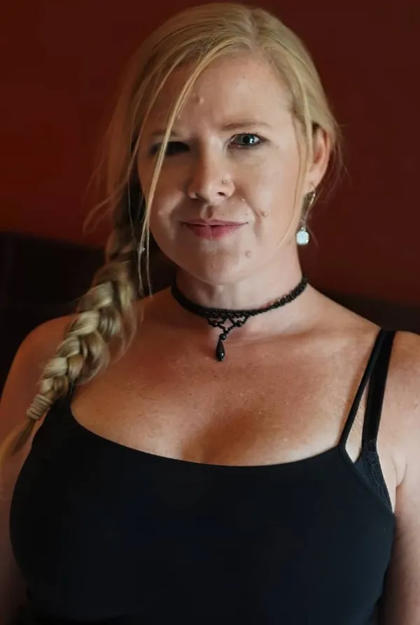 Milf Becca's photo 3