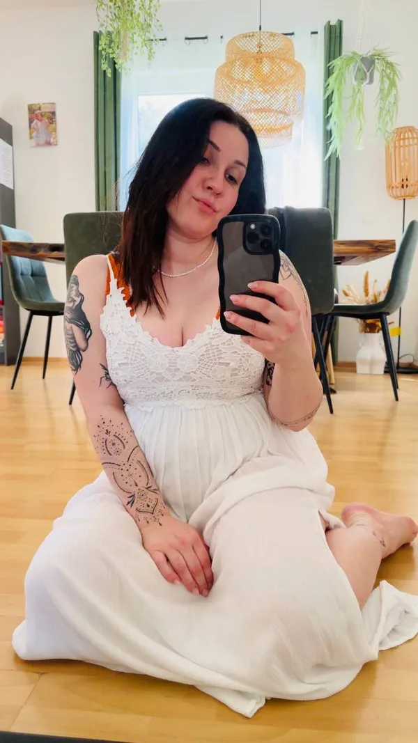 Mina Jones's BabeWiki Profile