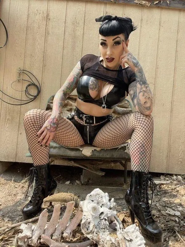 Mindy Dixon's BabeWiki Profile