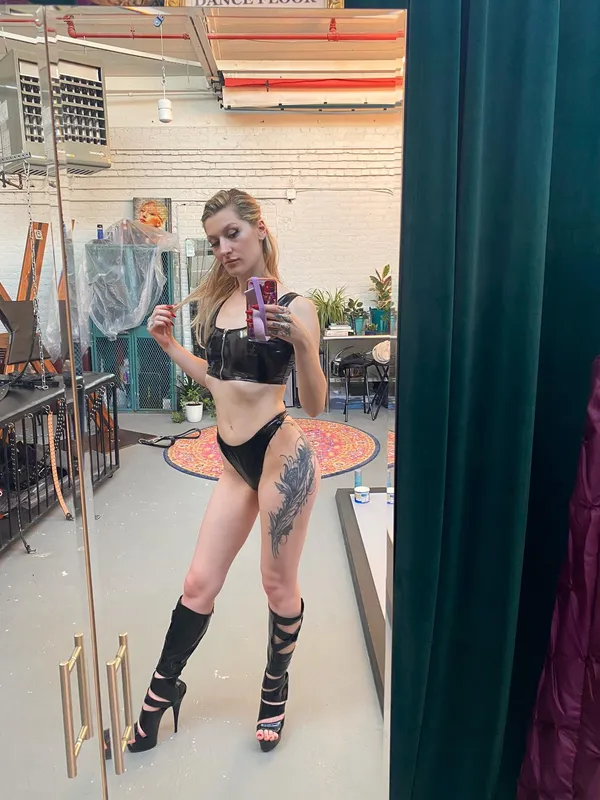 Miss Adah Vonn's photo 2