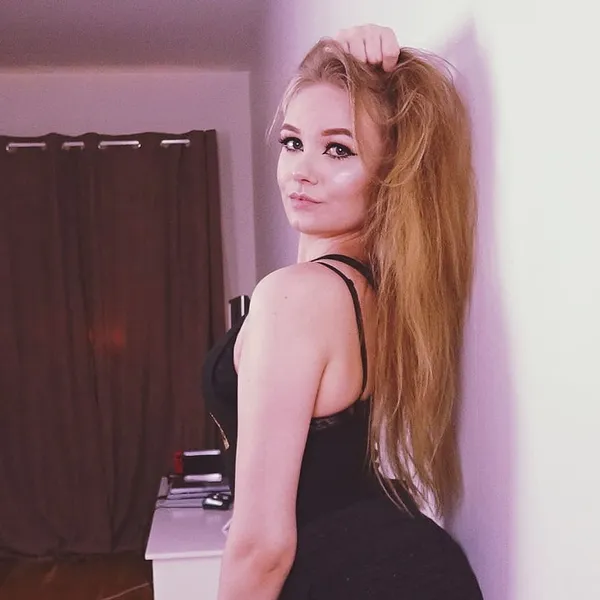 Miss Banana's photo 6