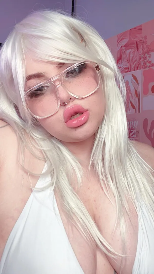 Miss Bijoux's BabeWiki Profile