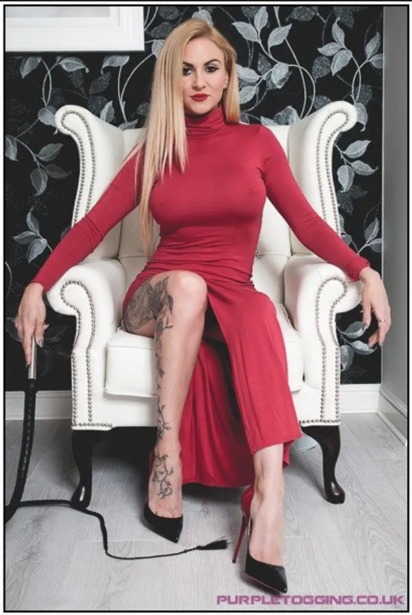 Miss Suzanna Maxwell's photo 7