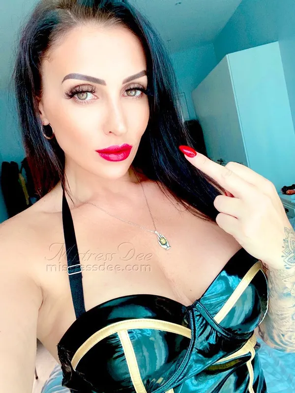 Mistress Dee's BabeWiki Profile