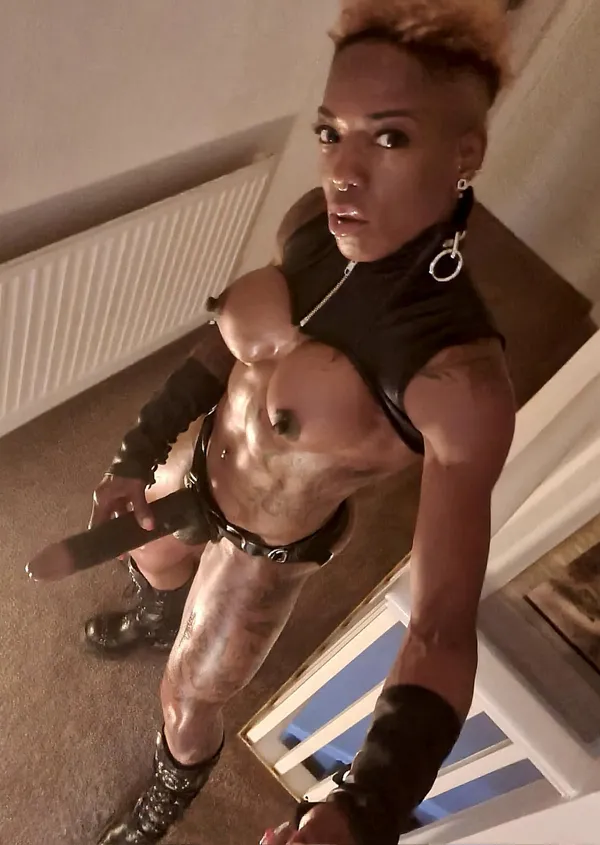 Mistress Kiana's BabeWiki Profile