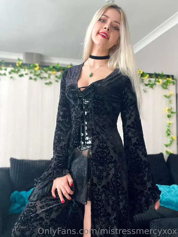 Mistress Mercyxox's photo 6