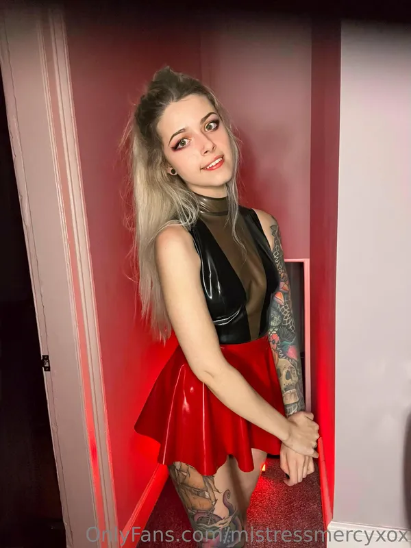 Mistress Mercyxox's BabeWiki Profile