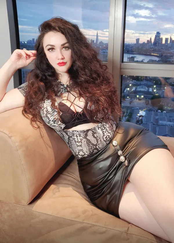 Mistress Murmur's BabeWiki Profile