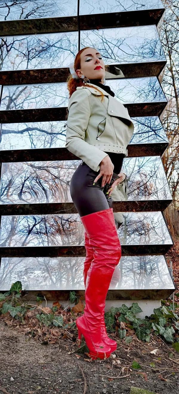 Mistress Regina's photo 2