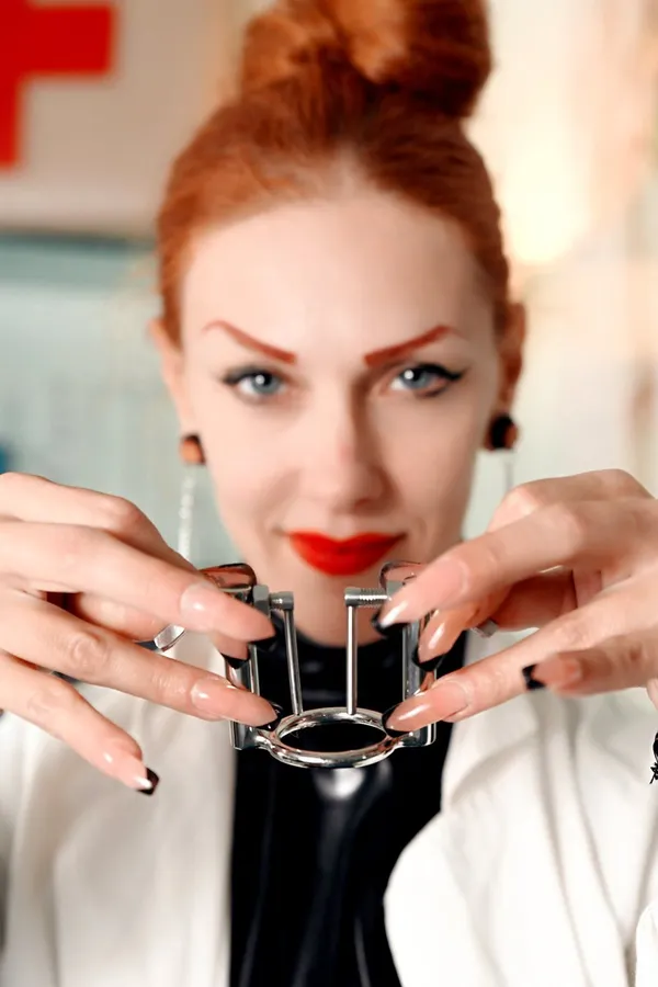 Mistress Regina's photo 7