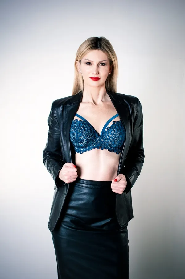 Mistress Scarlet's photo 2