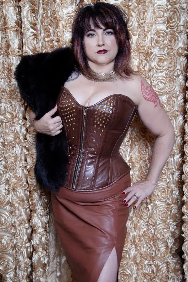 Mistress Simone's BabeWiki Profile