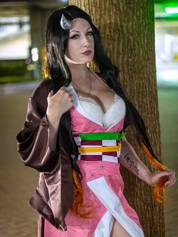 Molly Mayhem's photo 4