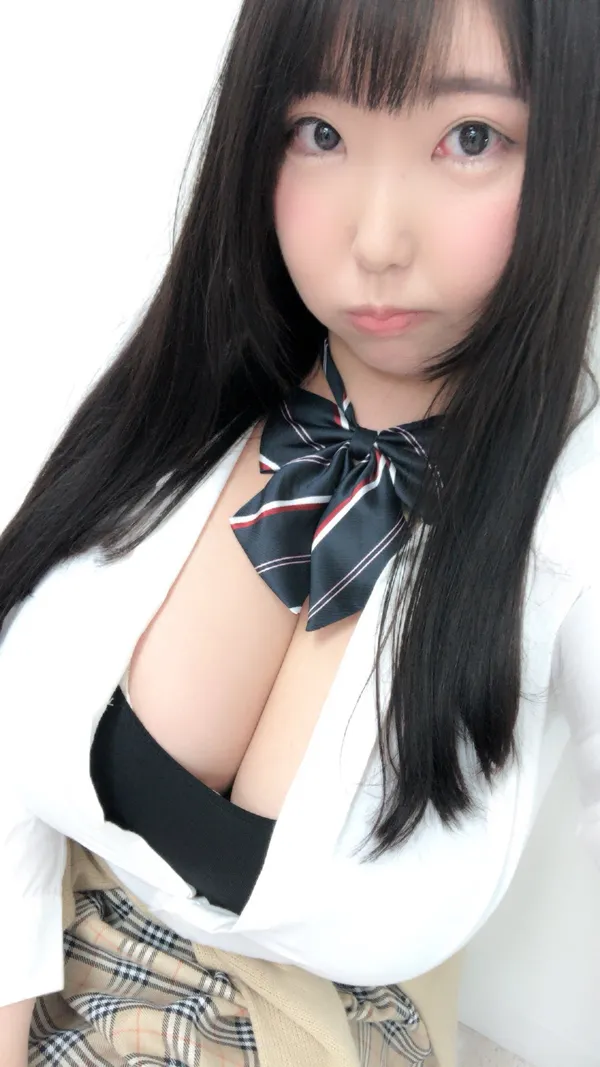 Momo Momose's photo 7