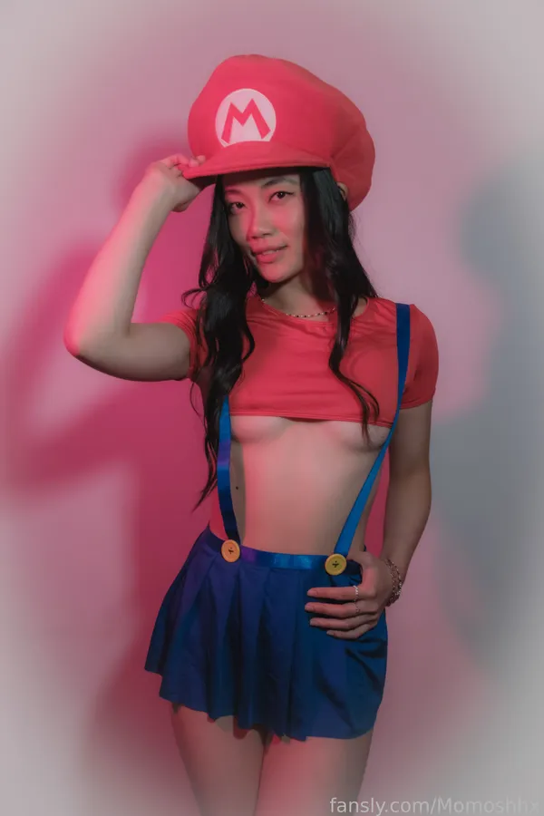 Momoshhx's BabeWiki Profile