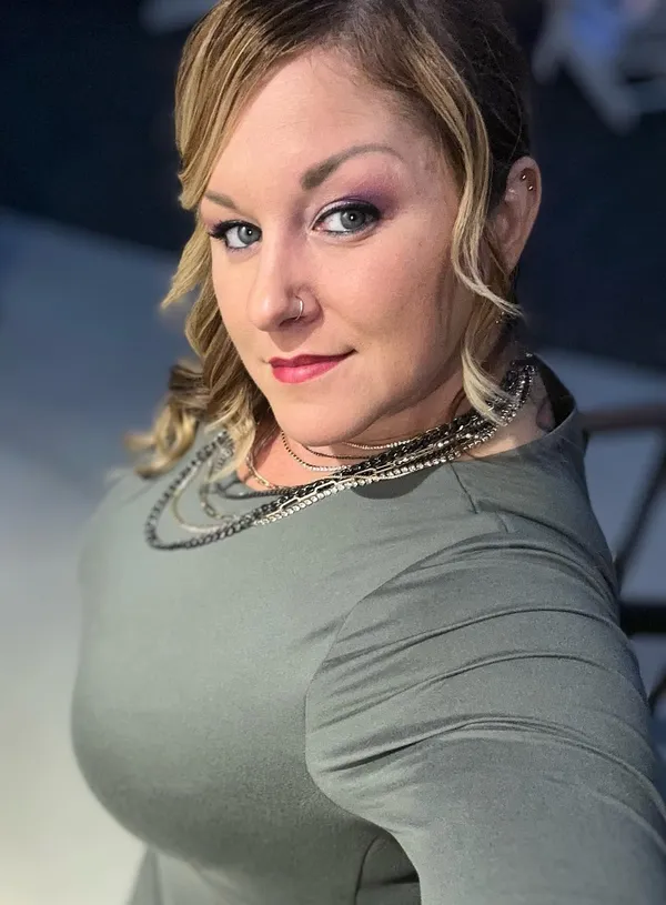 MrsDarkCuckold's photo 4