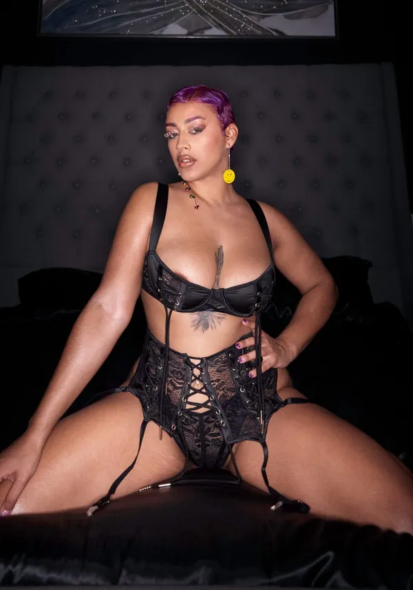 Ms Sapphire's BabeWiki Profile