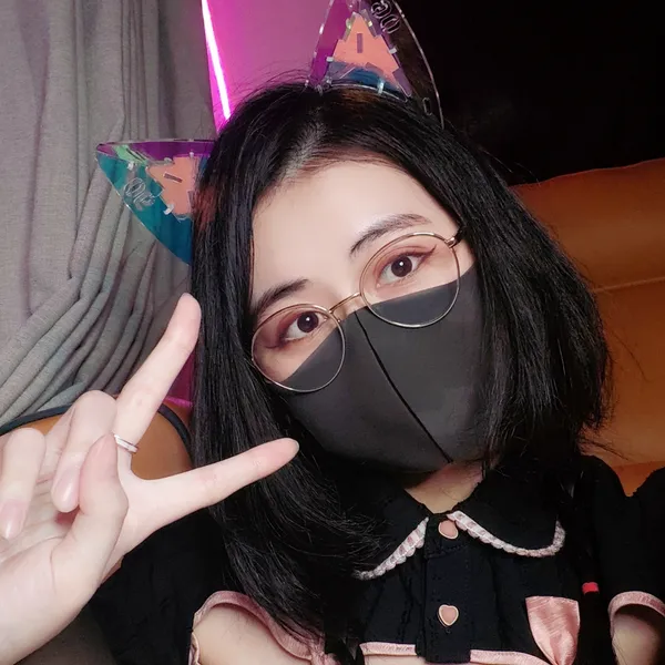 Naimi Naimi's BabeWiki Profile