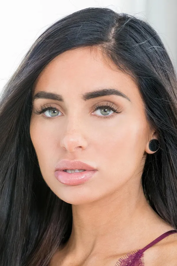 Naomi Woods's photo 6