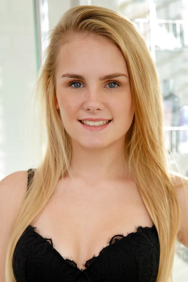 Natalie Knight's photo 5