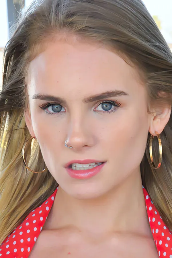 Natalie Knight's photo 7