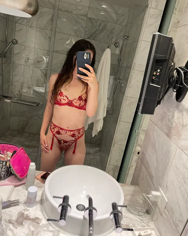 neversatisfiedxo's photo 5