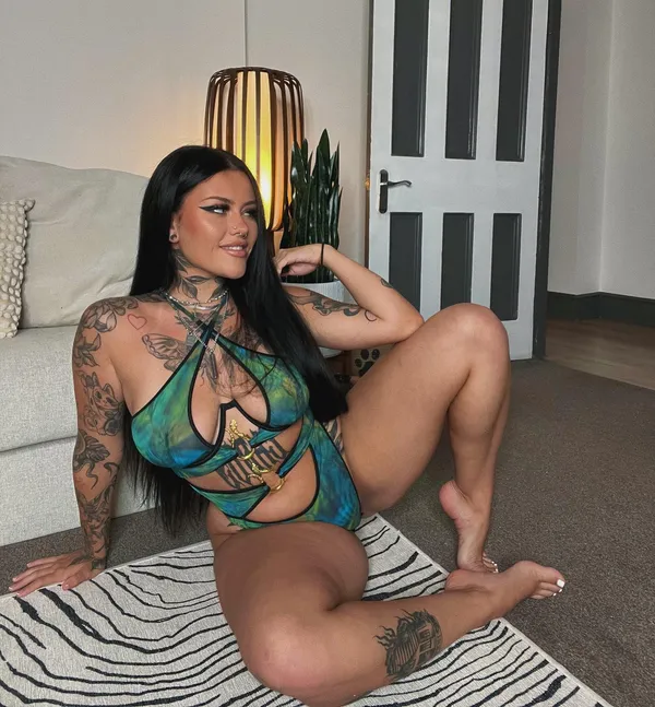 Niamh Velvet's photo 9