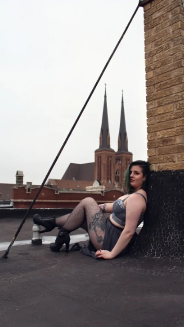 Nicki Sunshine's BabeWiki Profile