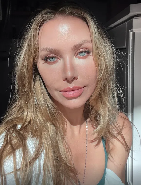 Nicole Aniston's BabeWiki Profile