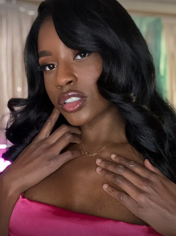 Nicole Kitt's photo 10