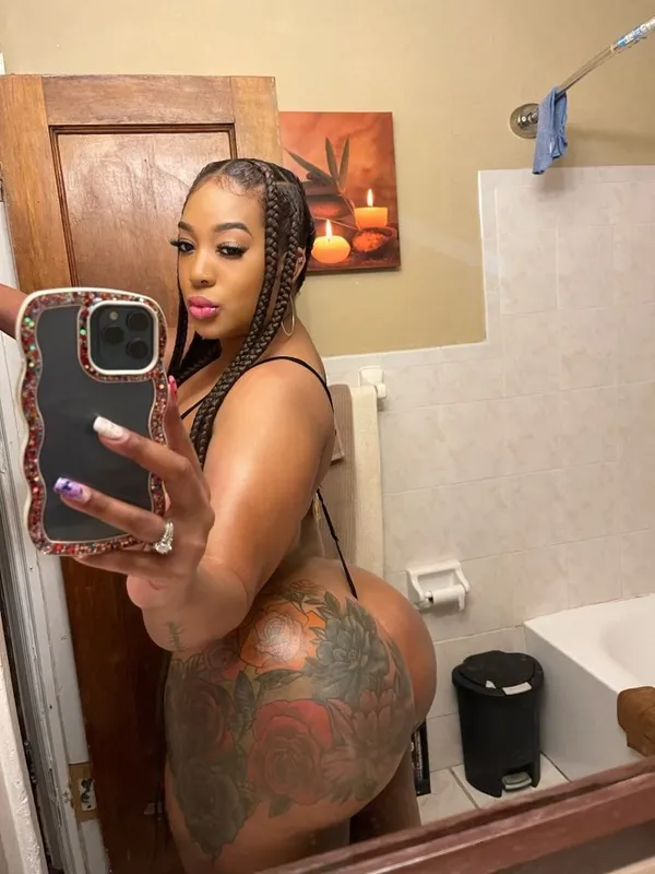 Nicole Laell's photo 8