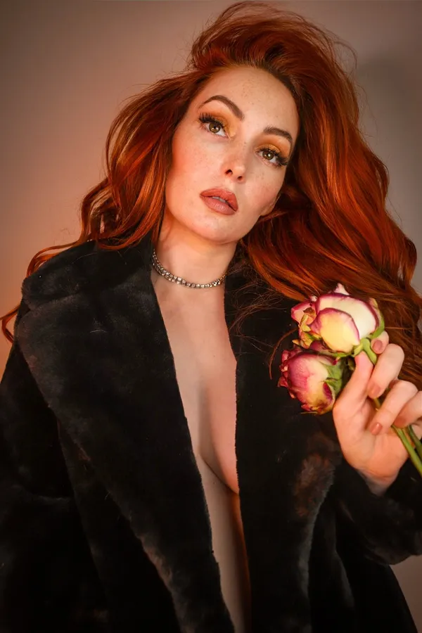 Nicole Simone's photo 6