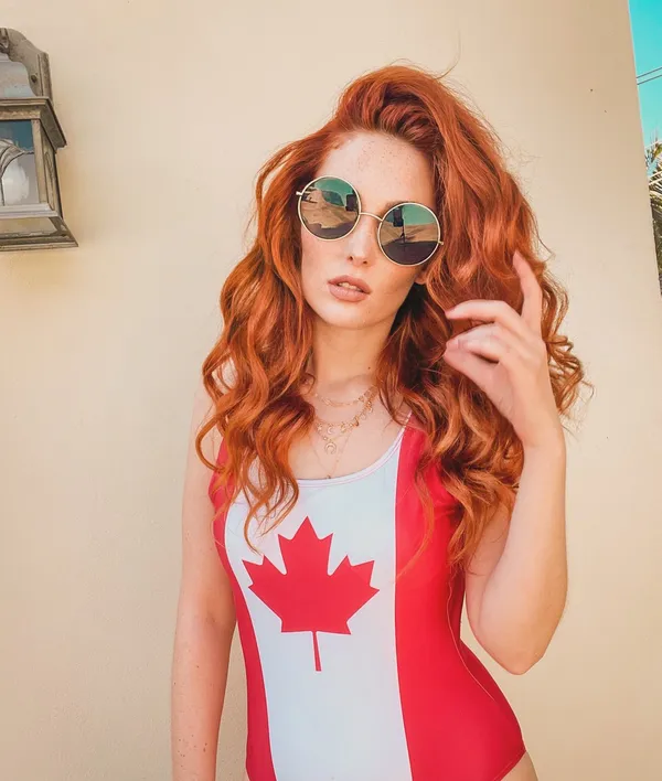 Nicole Simone's photo 7