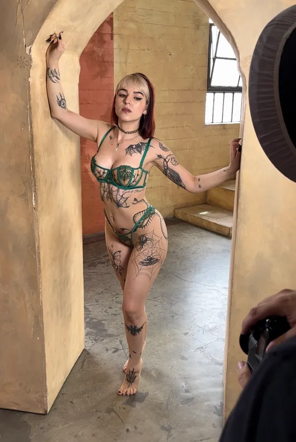 Nicolette Taylor's photo 7