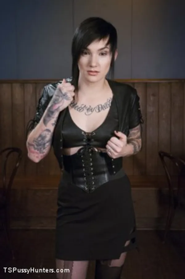 Nikki Hearts's photo 7