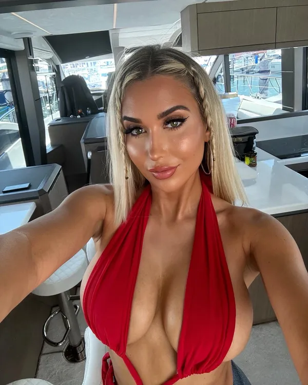 Nikki Sullivan's photo 8