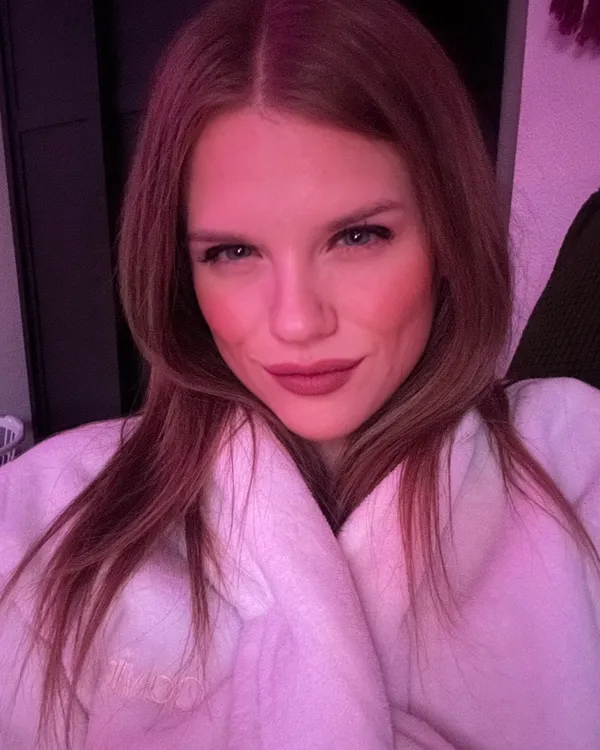 Nikki Sweet's photo 7