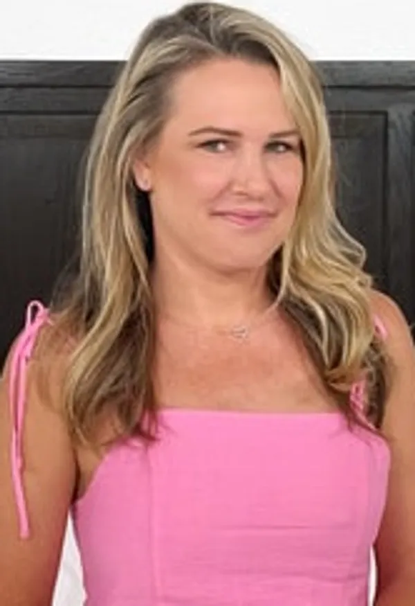 Nikki Wood's photo 4