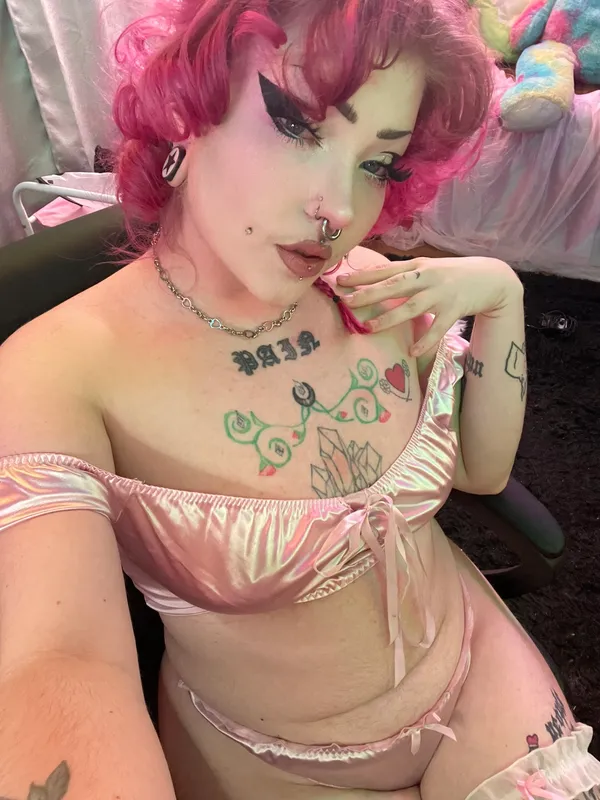 Peach Pwuppy's BabeWiki Profile