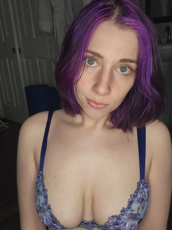 peachxpoptart's BabeWiki Profile