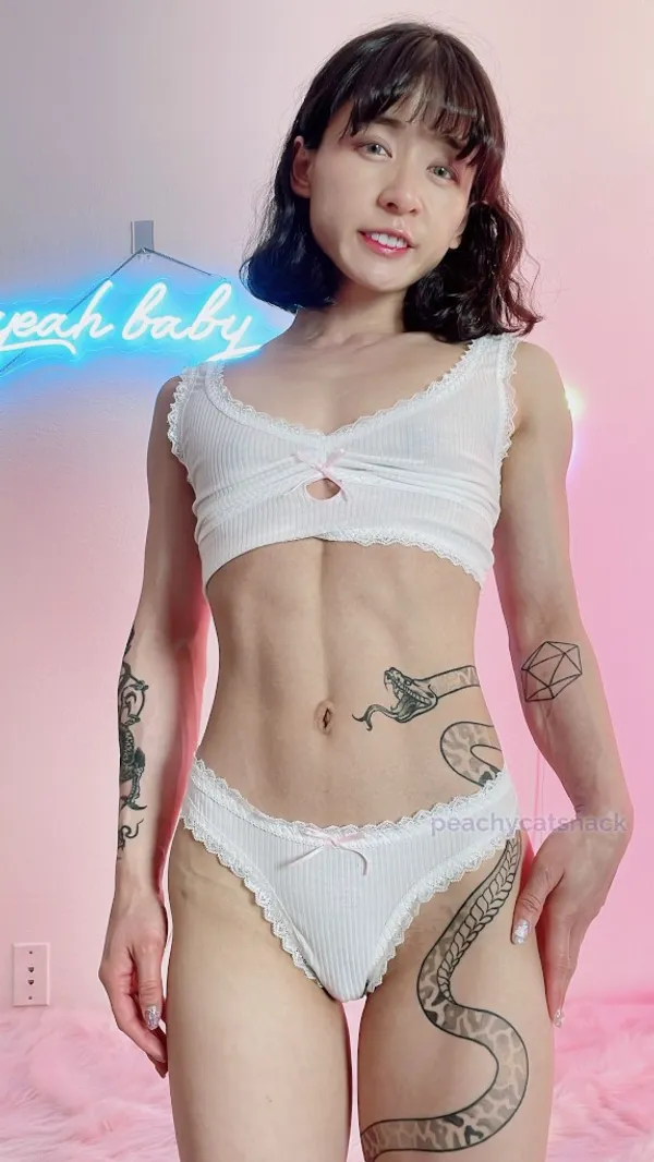 Peachy Catsnack's photo 3