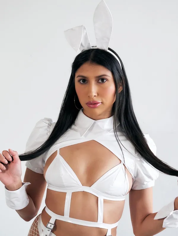 Penelope Woods's BabeWiki Profile