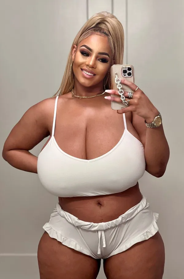 Persephanii's photo 3