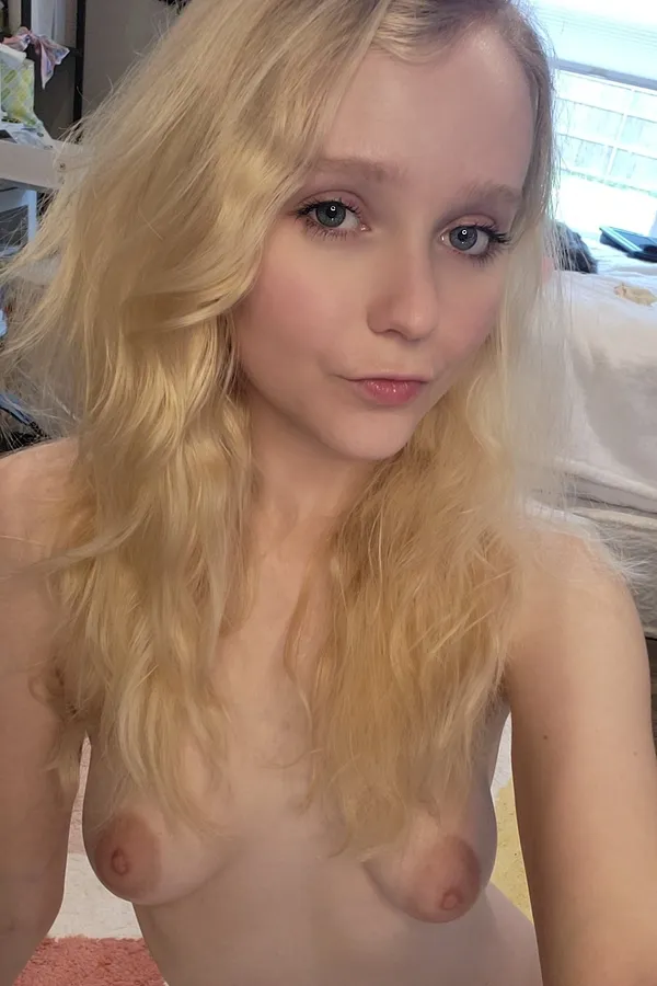 Phoebe Blue's photo 6