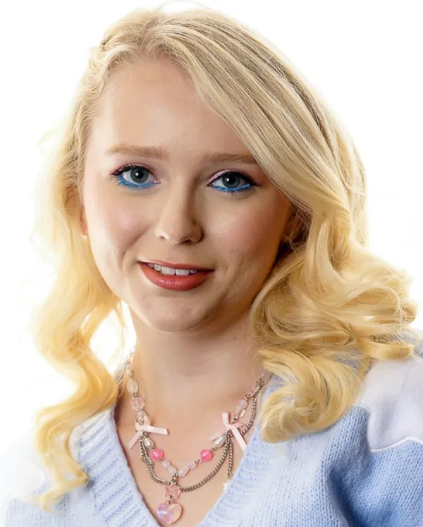 Phoebe Blue's photo 9