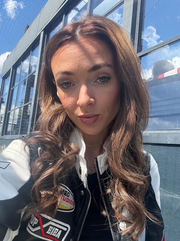 Polly Bangs's photo 3