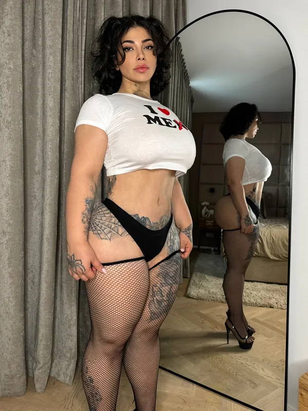 Queen Azita's photo 5