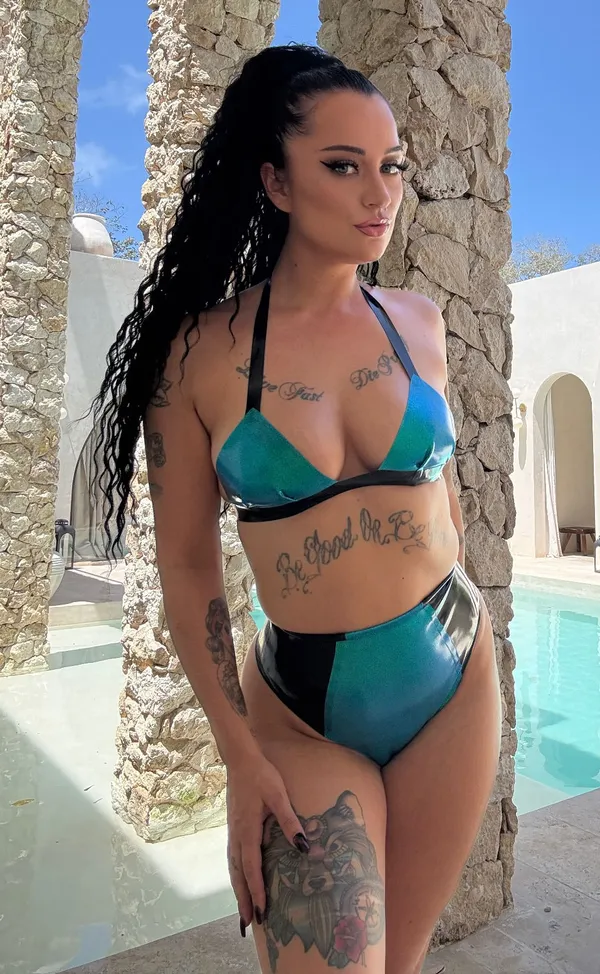 Queen Medusa's BabeWiki Profile