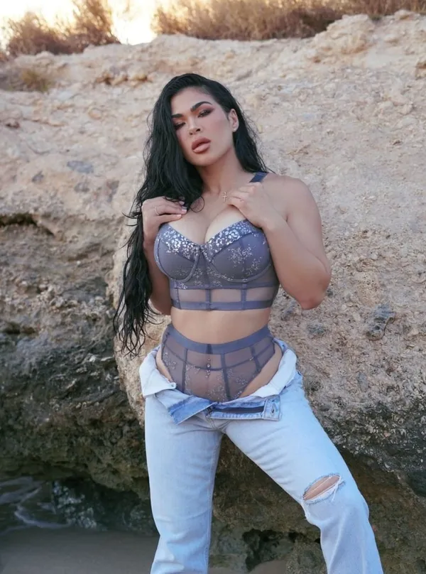 Rachael Ostovich's photo 4